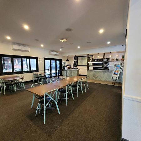 Palm And Pawn Motor Inn Wagga Wagga Buitenkant foto