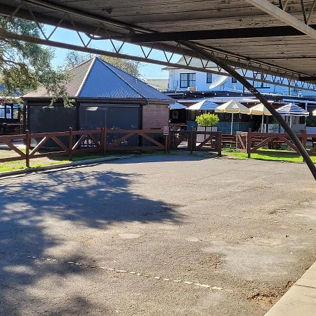 Palm And Pawn Motor Inn Wagga Wagga Buitenkant foto