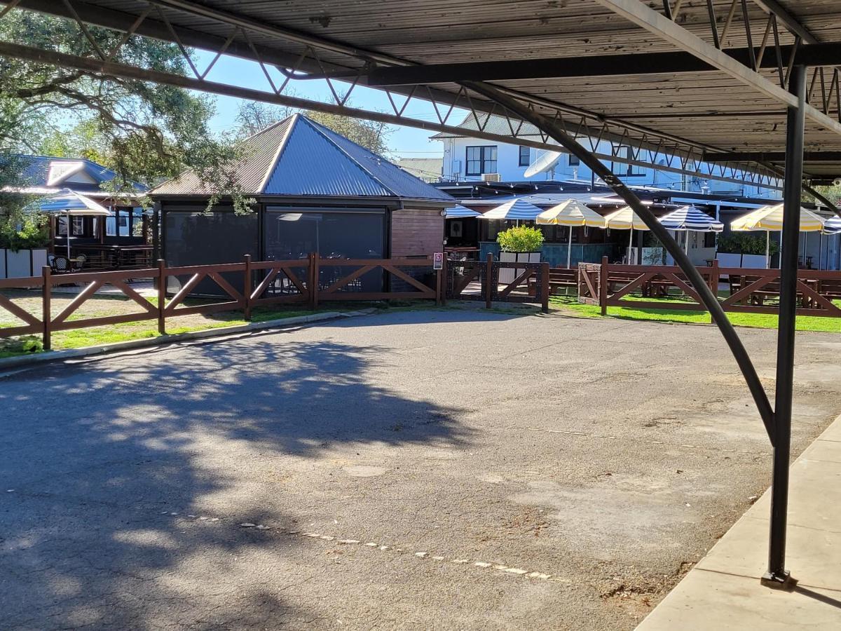 Palm And Pawn Motor Inn Wagga Wagga Buitenkant foto