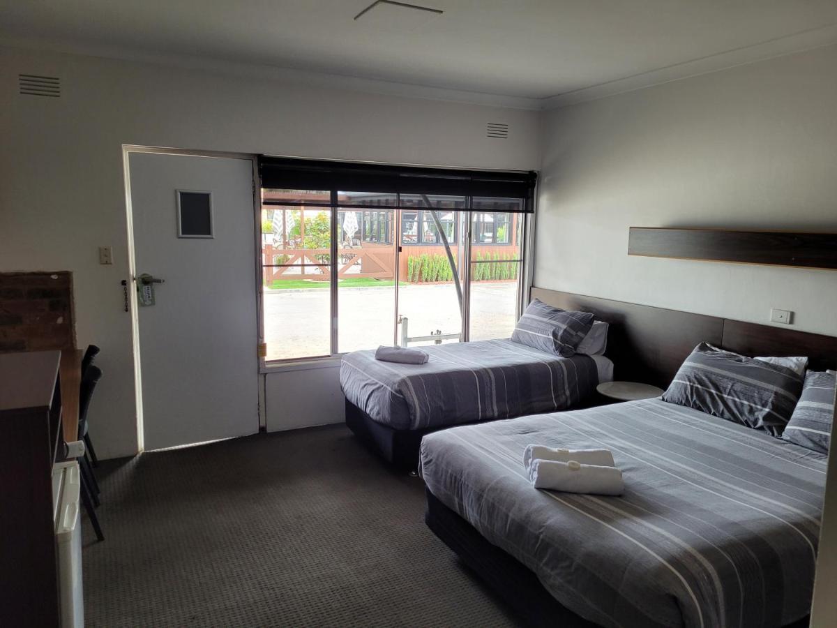 Palm And Pawn Motor Inn Wagga Wagga Buitenkant foto