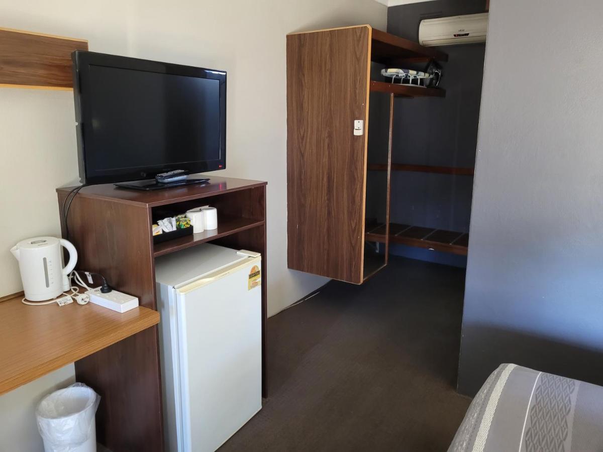 Palm And Pawn Motor Inn Wagga Wagga Buitenkant foto